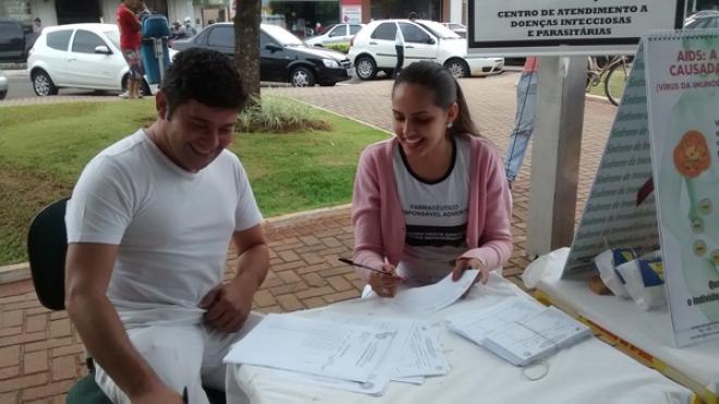 Imagem da Galeria da Notícia: FEF fornece atendimento à população em evento na praça da Matriz