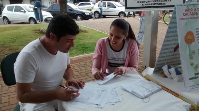 Imagem da Galeria da Notícia: FEF fornece atendimento à população em evento na praça da Matriz