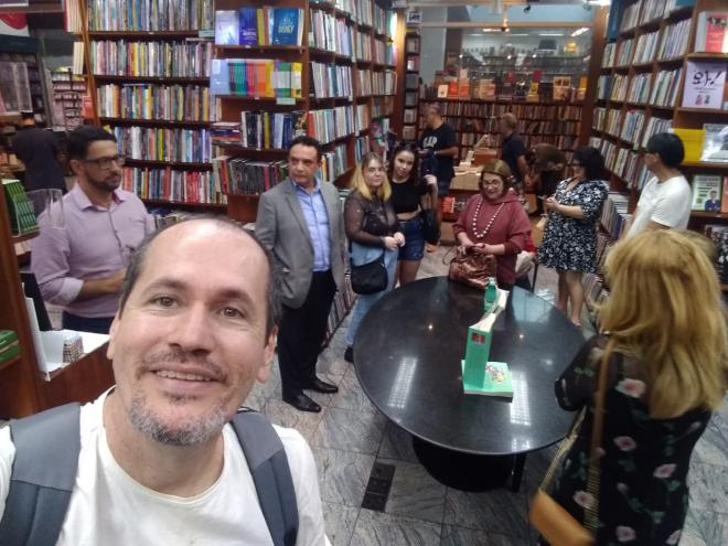 Imagem da Galeria da Notícia: Coordenador do curso de Jornalismo da FEF Lança Livro sobre Cinema em São Paulo
