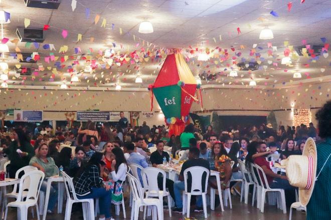 Imagem da Galeria da Notícia: III Arraiá da FEF atrai mais de 2 mil pessoas para a tradicional Festa Junina