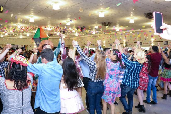 Imagem da Galeria da Notícia: III Arraiá da FEF atrai mais de 2 mil pessoas para a tradicional Festa Junina