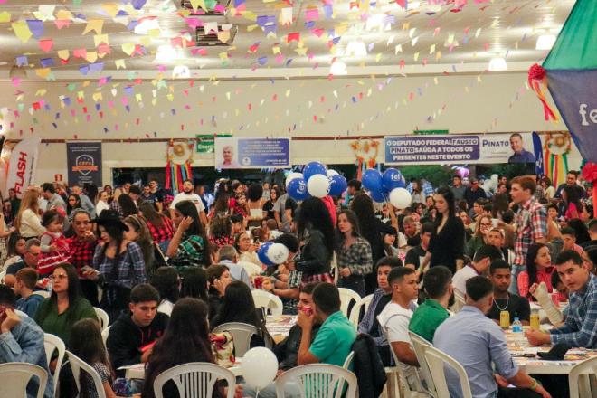 Imagem da Galeria da Notícia: III Arraiá da FEF atrai mais de 2 mil pessoas para a tradicional Festa Junina