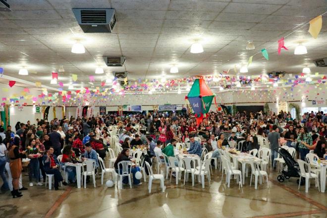 Imagem da Galeria da Notícia: III Arraiá da FEF atrai mais de 2 mil pessoas para a tradicional Festa Junina