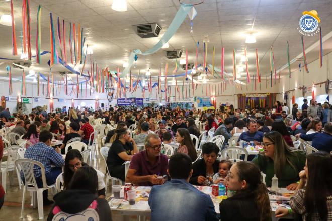 Imagem da Galeria da Notícia: V Arraiá da FEF é sucesso absoluto e se consagra como uma das maiores festas juninas universitárias da região