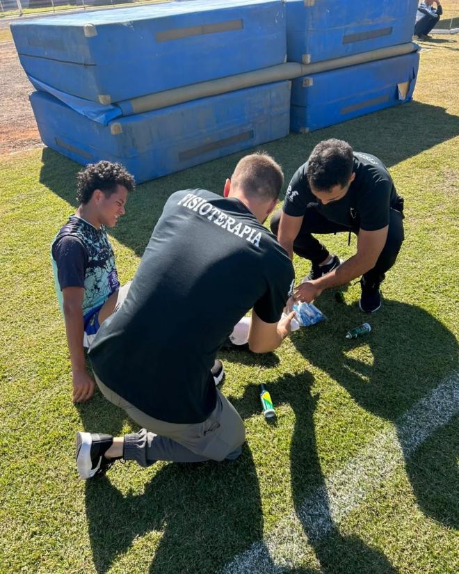 Imagem da Galeria da Notícia: Curso de Fisioterapia da FEF oferece atendimento especializado aos atletas de Fernandópolis nos 67 Jogos Regionais