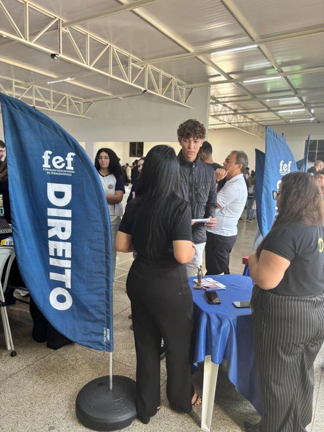 Imagem da Galeria da Notícia: Feira de Profissões da FEF leva conhecimento e inspiração para jovens em Pontes Gestal