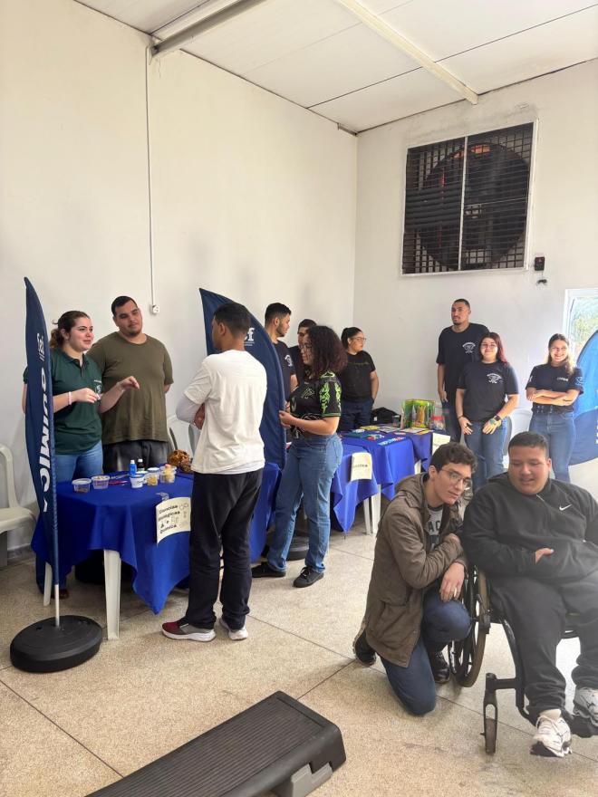 Imagem da Galeria da Notícia: Feira de Profissões da FEF leva conhecimento e inspiração para jovens em Pontes Gestal