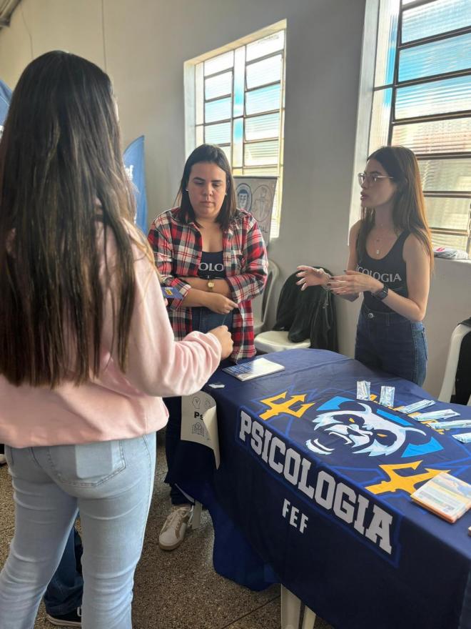 Imagem da Galeria da Notícia: Feira de Profissões da FEF leva conhecimento e inspiração para jovens em Pontes Gestal