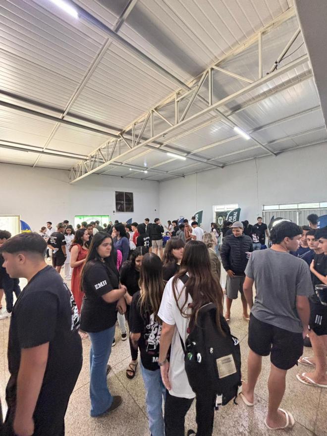Imagem da Galeria da Notícia: Feira de Profissões da FEF leva conhecimento e inspiração para jovens em Pontes Gestal