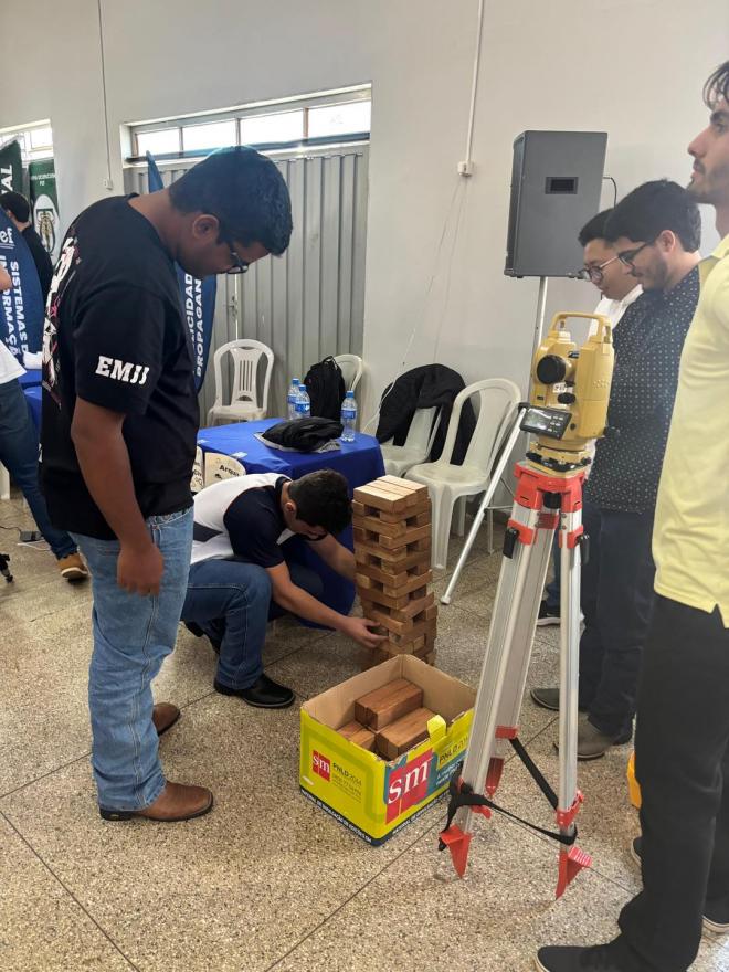 Imagem da Galeria da Notícia: Feira de Profissões da FEF leva conhecimento e inspiração para jovens em Pontes Gestal