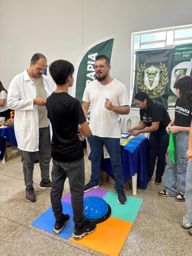 Imagem da Galeria da Notícia: Feira de Profissões da FEF leva conhecimento e inspiração para jovens em Pontes Gestal