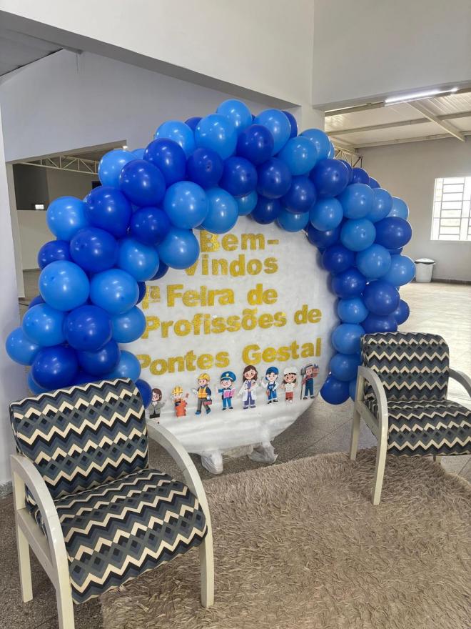 Imagem da Galeria da Notícia: Feira de Profissões da FEF leva conhecimento e inspiração para jovens em Pontes Gestal