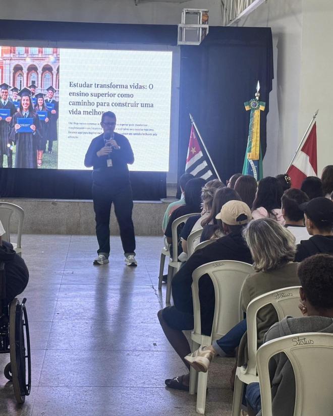 Imagem da Galeria da Notícia: Feira de Profissões da FEF leva conhecimento e inspiração para jovens em Pontes Gestal