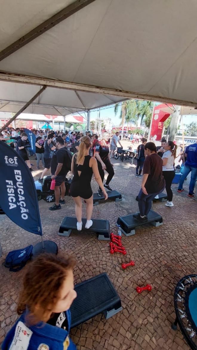 Imagem da Galeria da Notícia: FEF participa do Agita Fernandópolis e reforça incentivo à saúde e bem-estar