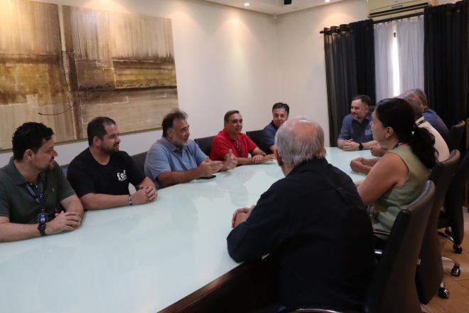 Imagem da Galeria da Notícia: Diretoria da FEF se reúne com Administração Municipal após incêndio no Ecoponto