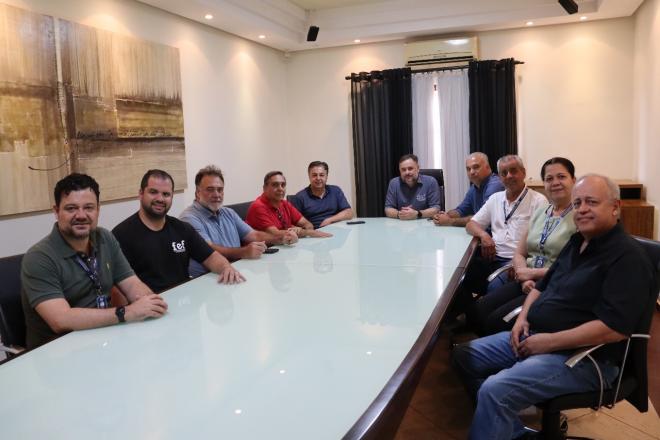 Imagem da Galeria da Notícia: Diretoria da FEF se reúne com Administração Municipal após incêndio no Ecoponto