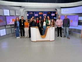 Imagem da notícia: Curso de Jornalismo da FEF vivencia bastidores da TV TEM e visita estúdio de podcast